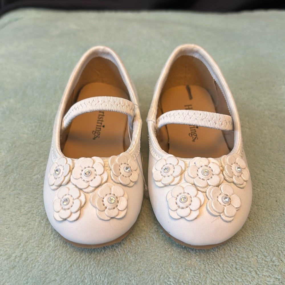 Hartstrings size 5 white dress shoe